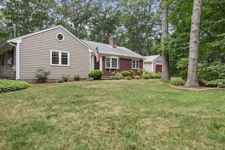 21 Woodridge Rd, Sandwich, MA 02537