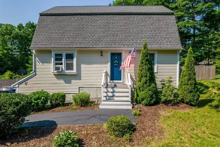 12 Richfield Cir, Carver, MA 02330