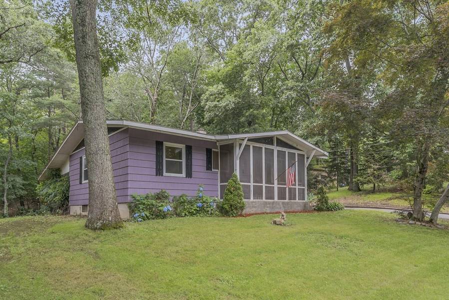 19 Larch Rd, Georgetown, MA 01833