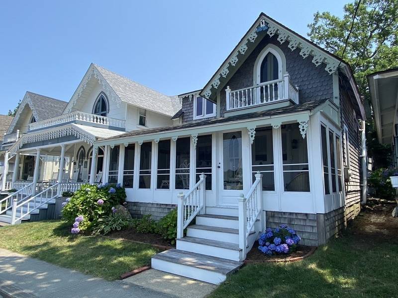 6 Siloam Ave, Oak Bluffs, MA 02557