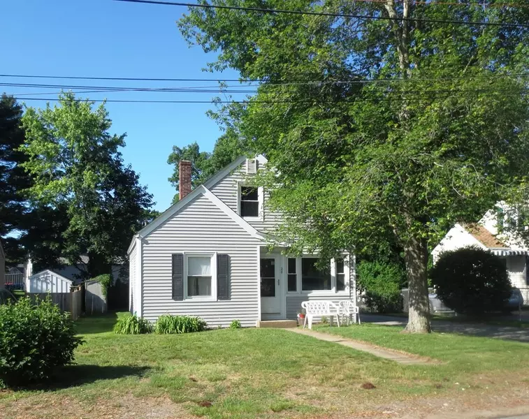 28 Hillcrest Ave, Seekonk, MA 02771