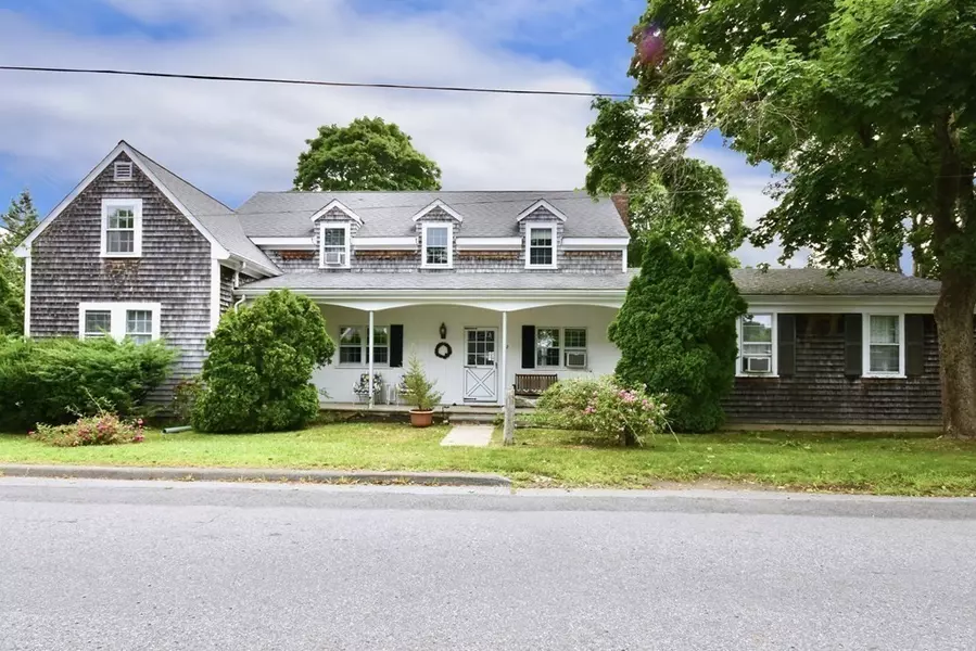 32 Pearl St, Mattapoisett, MA 02739