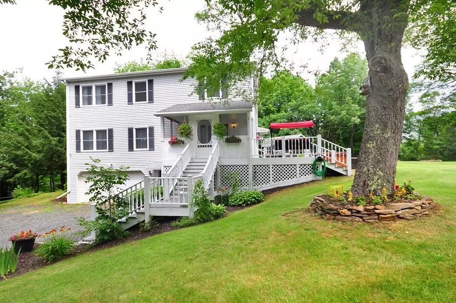 10 Crest Ln, Granville, MA 01034