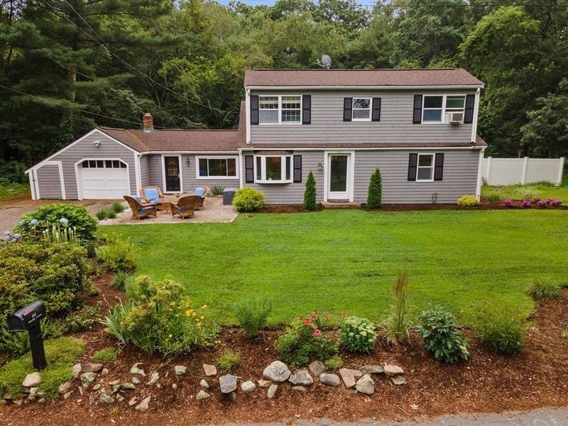 401 Oakridge Ave, North Attleboro, MA 02760