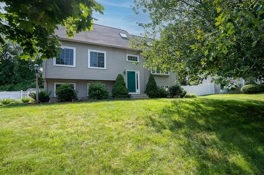 15 Meadow Lane, Grafton, MA 01536