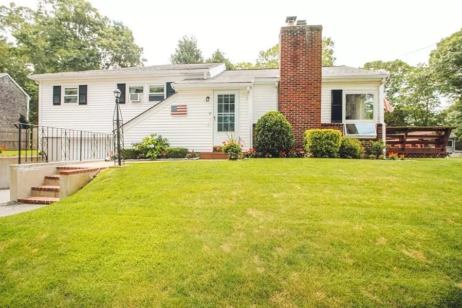 18 13th Avenue, Wareham, MA 02571