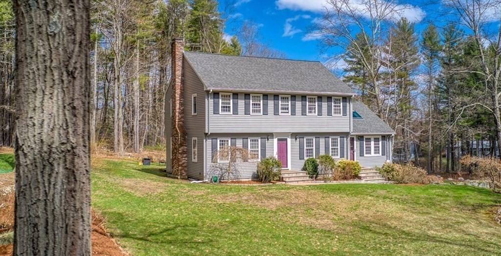 35 Gould Rd, Bedford, MA 01730