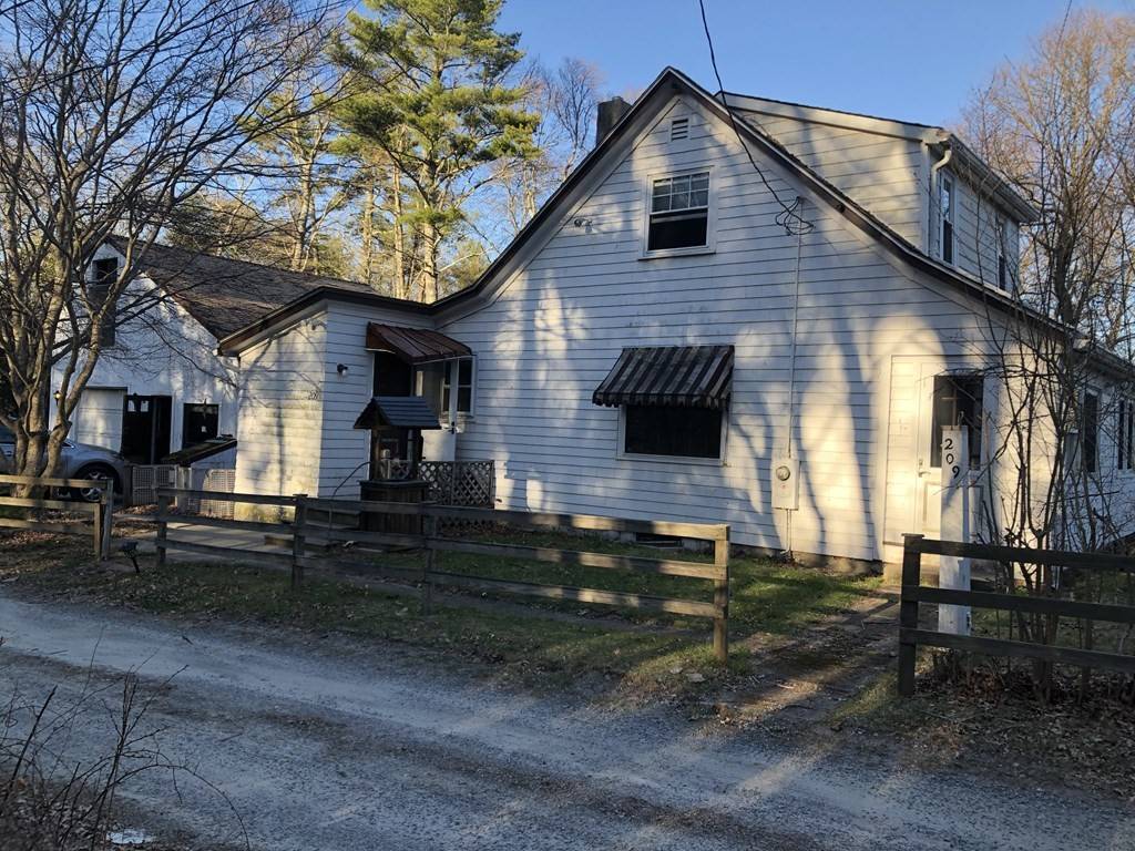 209 N Quarry St, Dartmouth, MA 02747
