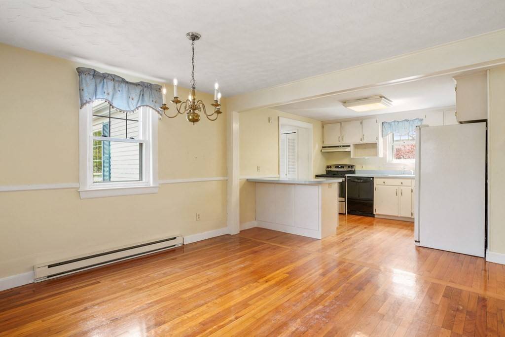 Foxboro, MA 02035,62 Leonard St