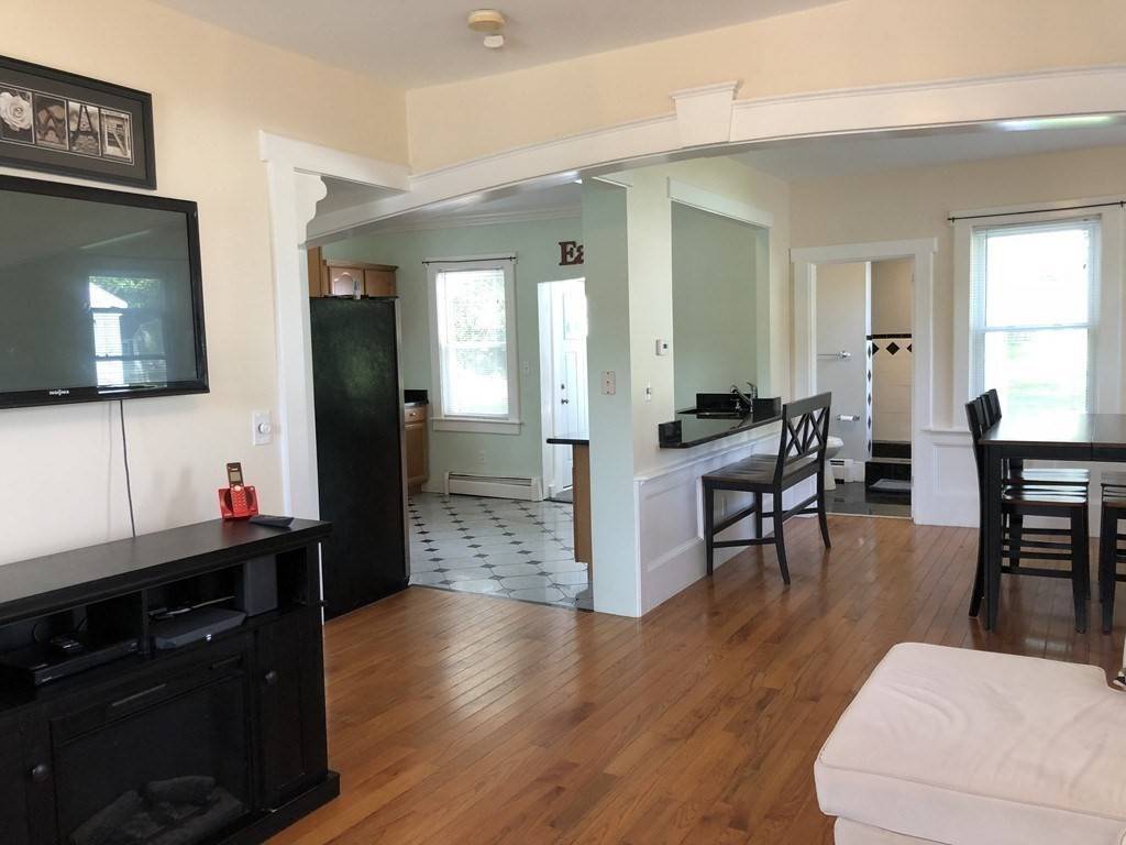 Amesbury, MA 01913,10 Macy St