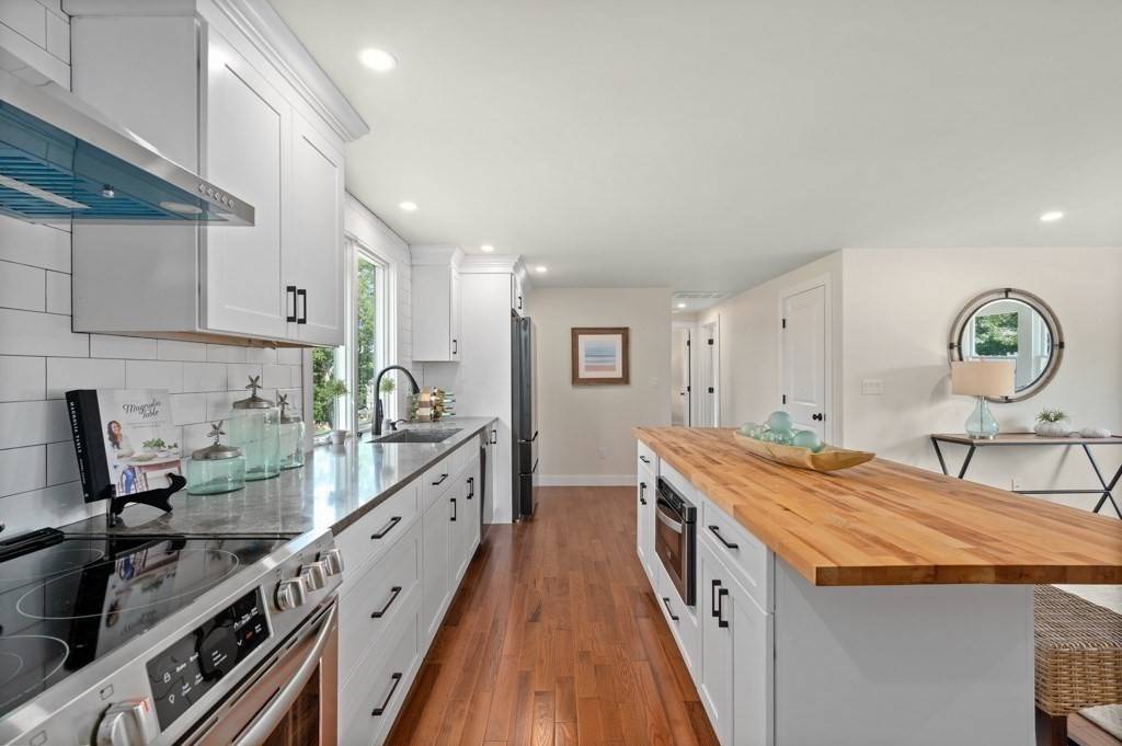 Rockport, MA 01966,14 Hodgkins Rd