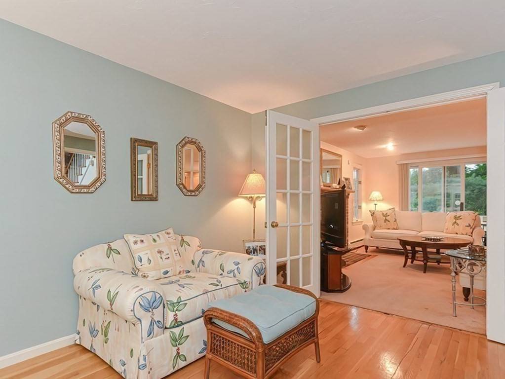 Wrentham, MA 02093,885 Franklin St