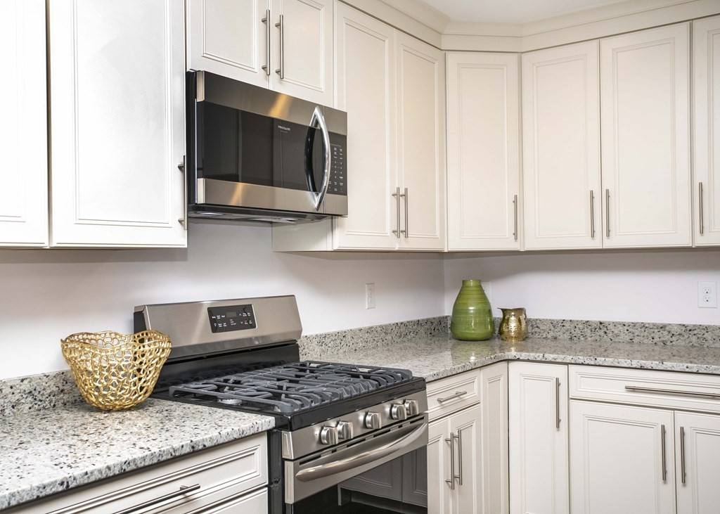 Lakeville, MA 02347,80 Lebaron Blvd. #12