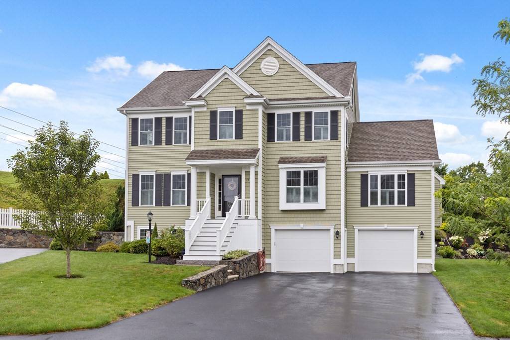 19 Osborne Hill Dr, Salem, MA 01970