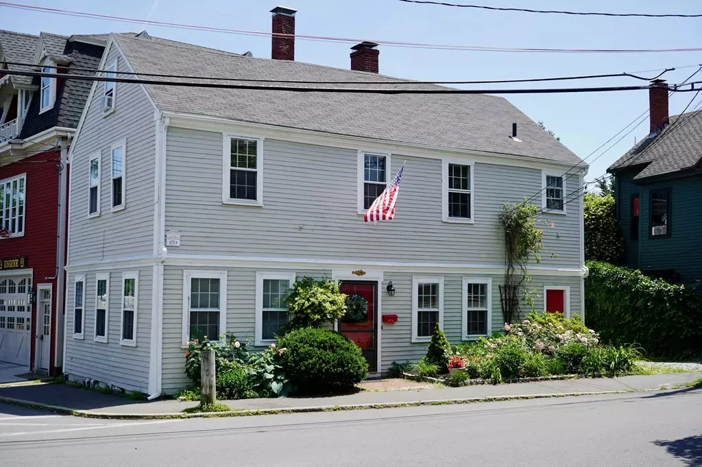 Marblehead, MA 01945,2 Washington St