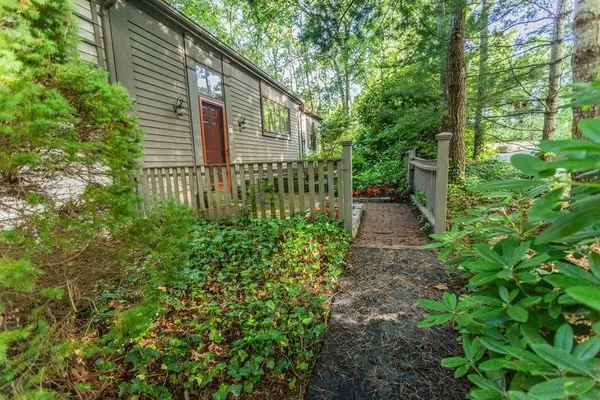 Barnstable, MA 02637,91 Doral Lane