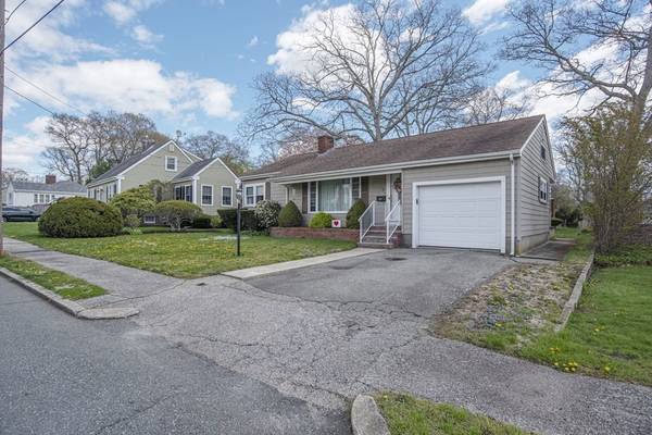 38 Richfield St, Dartmouth, MA 02747