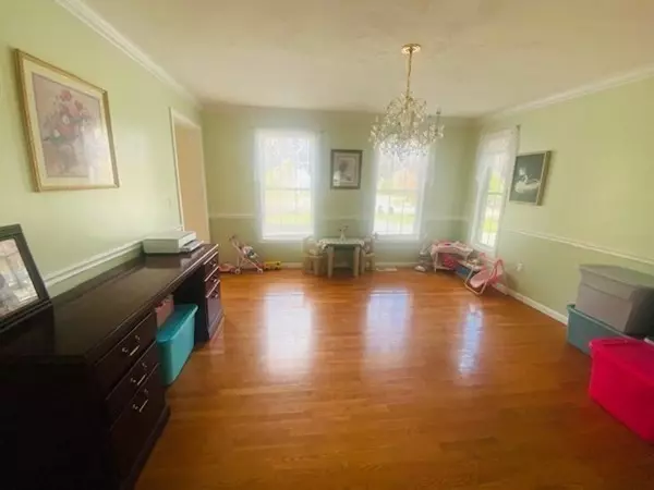 Tyngsborough, MA 01879,2 Marla Cir