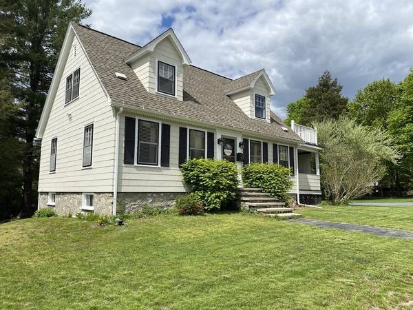 86 W Main St, Dudley, MA 01571