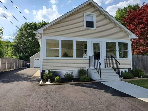 12 Brookfield St, Seekonk, MA 02771