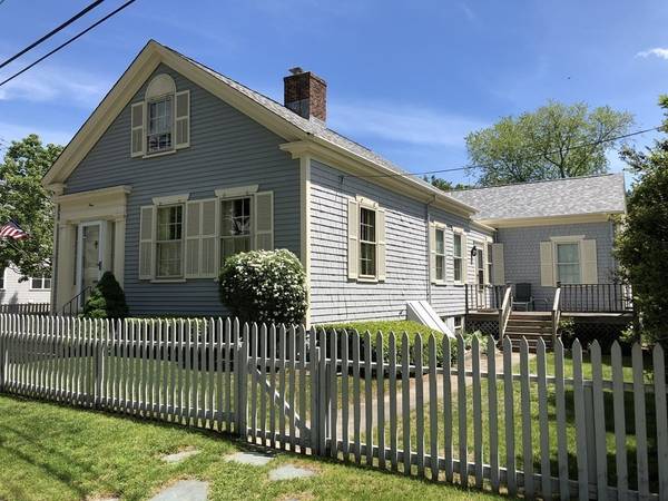 9 Chestnut St, Dartmouth, MA 02748