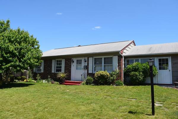 34 Lawrence Dr, East Providence, RI 02914