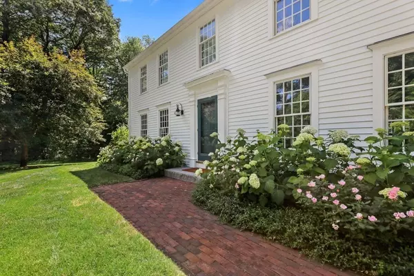 1319 Monument St, Concord, MA 01742