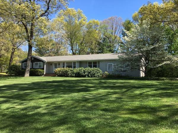 22 Flint Locke Lane, Medfield, MA 02052