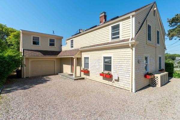 50 Grove St, Falmouth, MA 02556