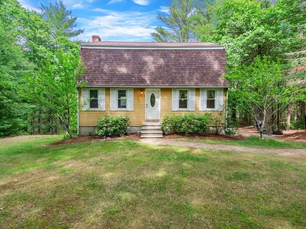 61 Howland Rd, Lakeville, MA 02347