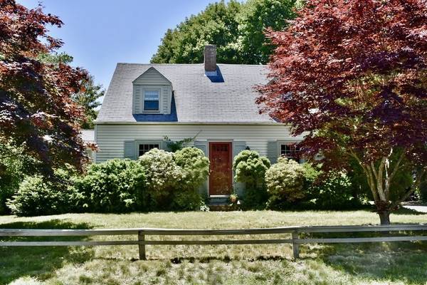 10 N Pleasant St, Dartmouth, MA 02748