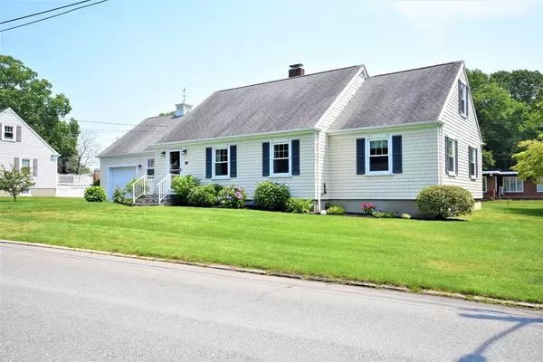 58 Richfield St, Dartmouth, MA 02747