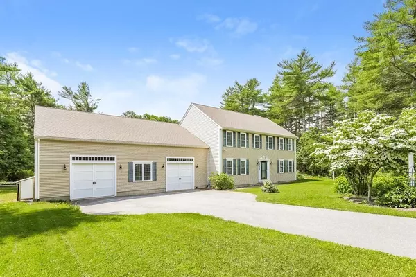 42 Rickenbacker Rd, Falmouth, MA 02536