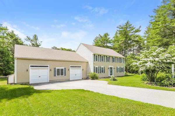 42 Rickenbacker Rd, Falmouth, MA 02536