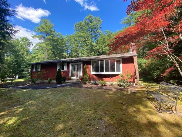 234 Heatherstone Road, Amherst, MA 01002