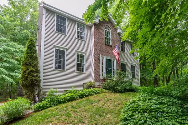 106 Lawrence St, Pepperell, MA 01463