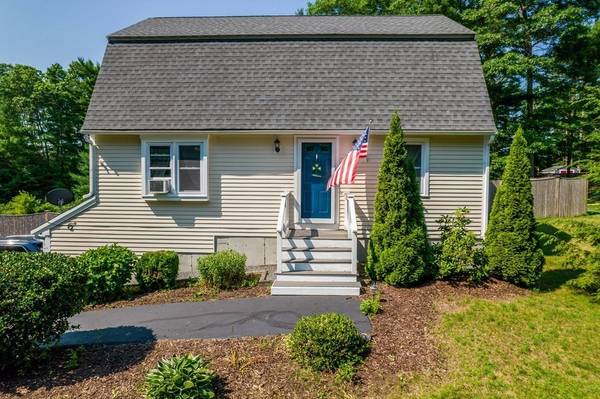 12 Richfield Cir, Carver, MA 02330