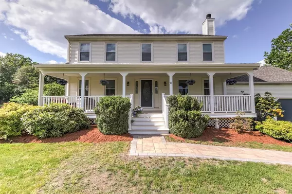 27 Azalea Drive, Medway, MA 02053