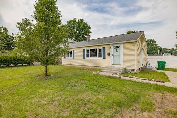 78 Warwick Rd, Chicopee, MA 01029