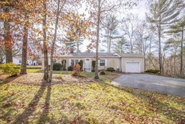 5006 Island Dr, Middleboro, MA 02346