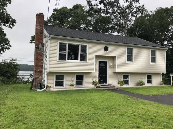 32 White Island Rd, Halifax, MA 02338