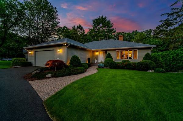 17 Woodside Dr, Longmeadow, MA 01106