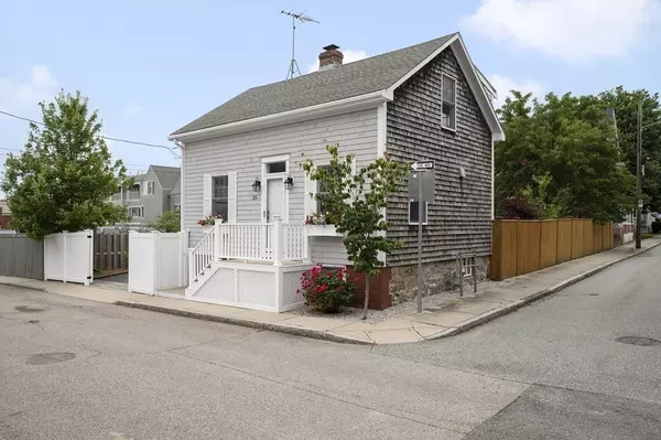 25 Mc Allister St, Newport, RI 02840