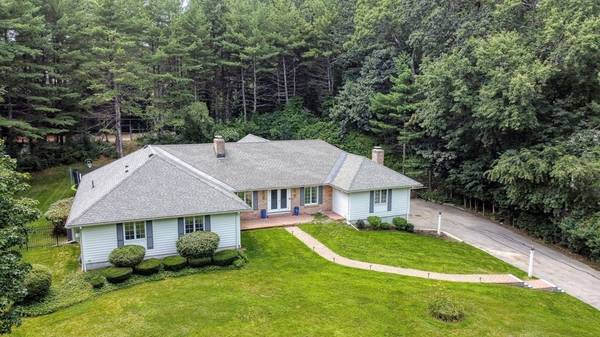 87 Coachmans Ln, North Andover, MA 01845