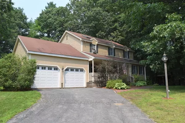 15 Oak Hill St, Pepperell, MA 01463