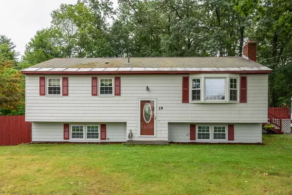 19 Parkwood Dr, Pepperell, MA 01463