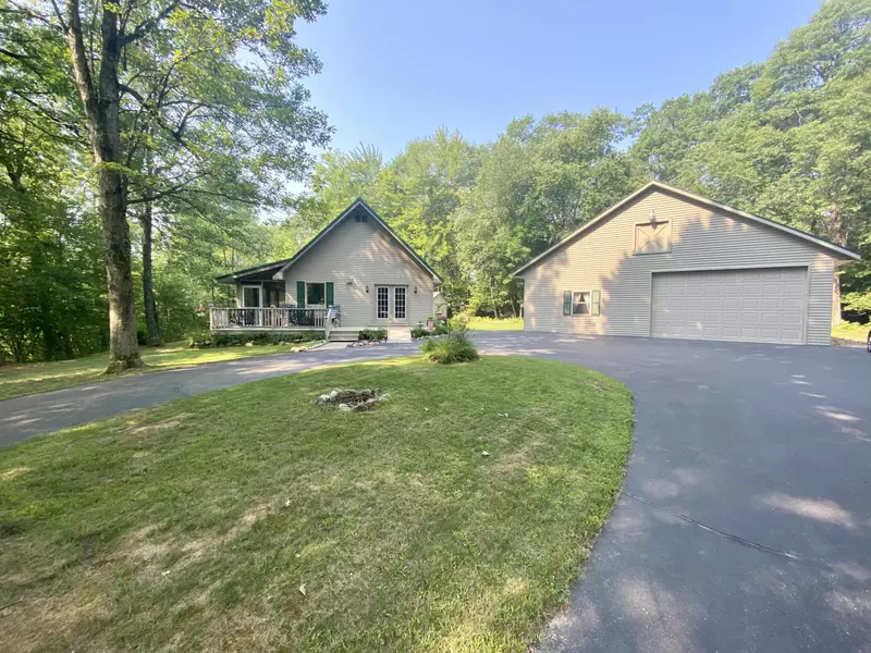 W9876 Stroika Ln, Stephenson, WI 54114