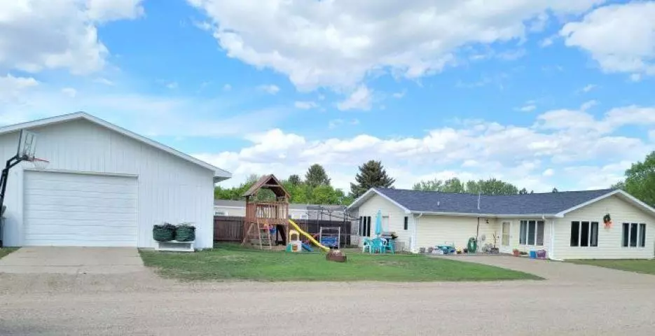 140 Owens ST, Des Lacs, ND 58733