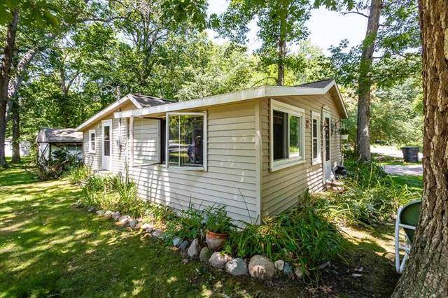 216 PORTAGE LAKE RD, Munith, MI 49259