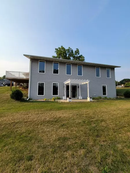 206 W Mineral St, Montfort, WI 53569